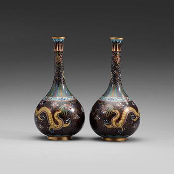 120. A pair of cloisonné vases, late Qing dynasty (1644-1912).