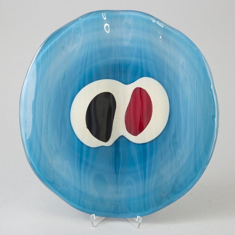 A glass plate by Mats Borgström, Orrefors, signerad.