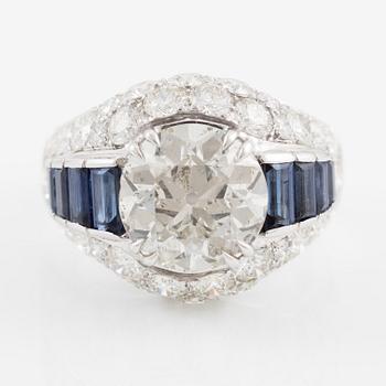 A ring 18K white gold set with an old-cut diamond.