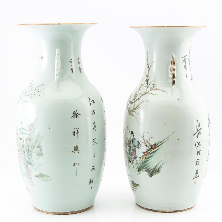 Two Chinese vases, 20th century.