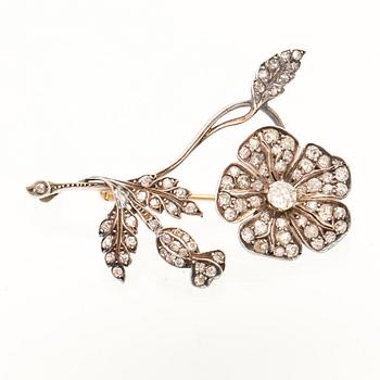 Brooch/pendant in the shape of a flower and thistle with old-cut diamonds.