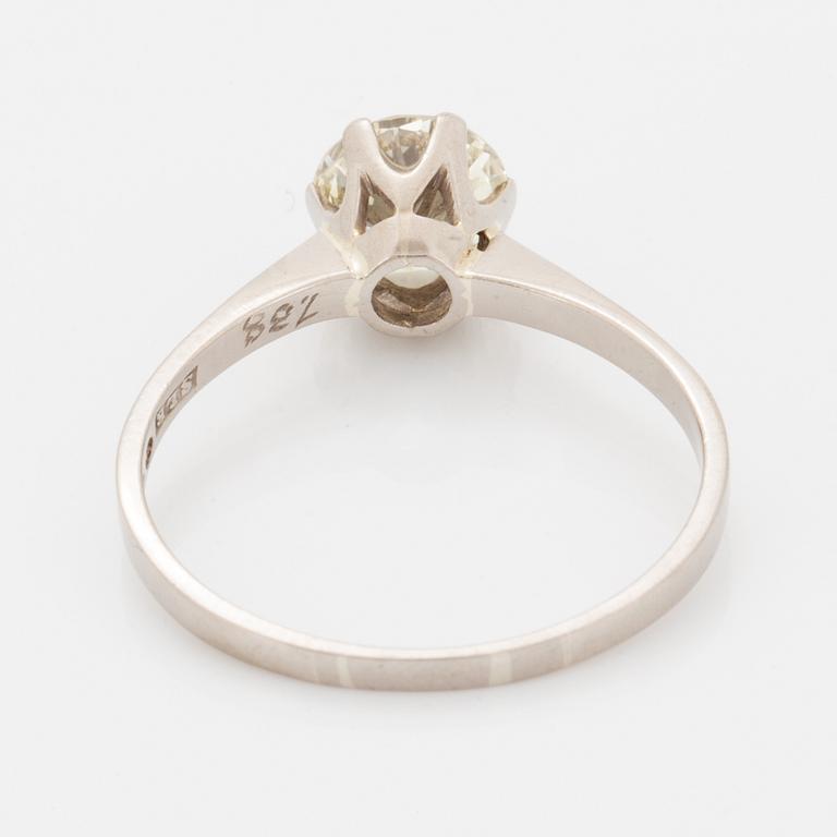 1,38 ct brilliant-cut diamond ring.