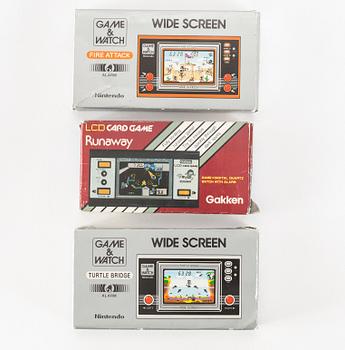 SPELKONSOLER, 3 stycken i förpackningar, Game & Watch samt Gakken, 1982.