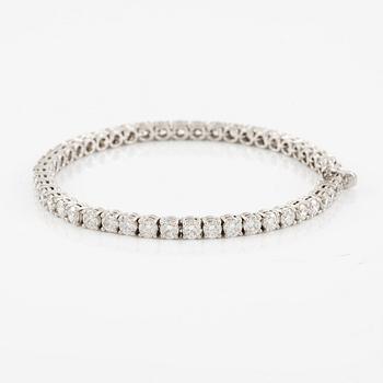 A tennis bracelet 18K white gold with round brilliant-cut diamonds.