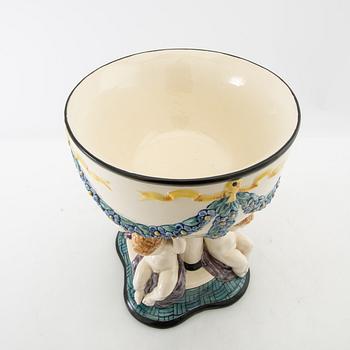 Wilhelm Süss jardinière/Bowl on foot for Karlsruhe State Majolica Manufactory AG, first half of the 20th century.