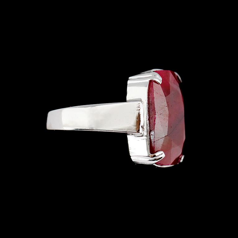 RING, silver, rubin ca 10.0 ct.