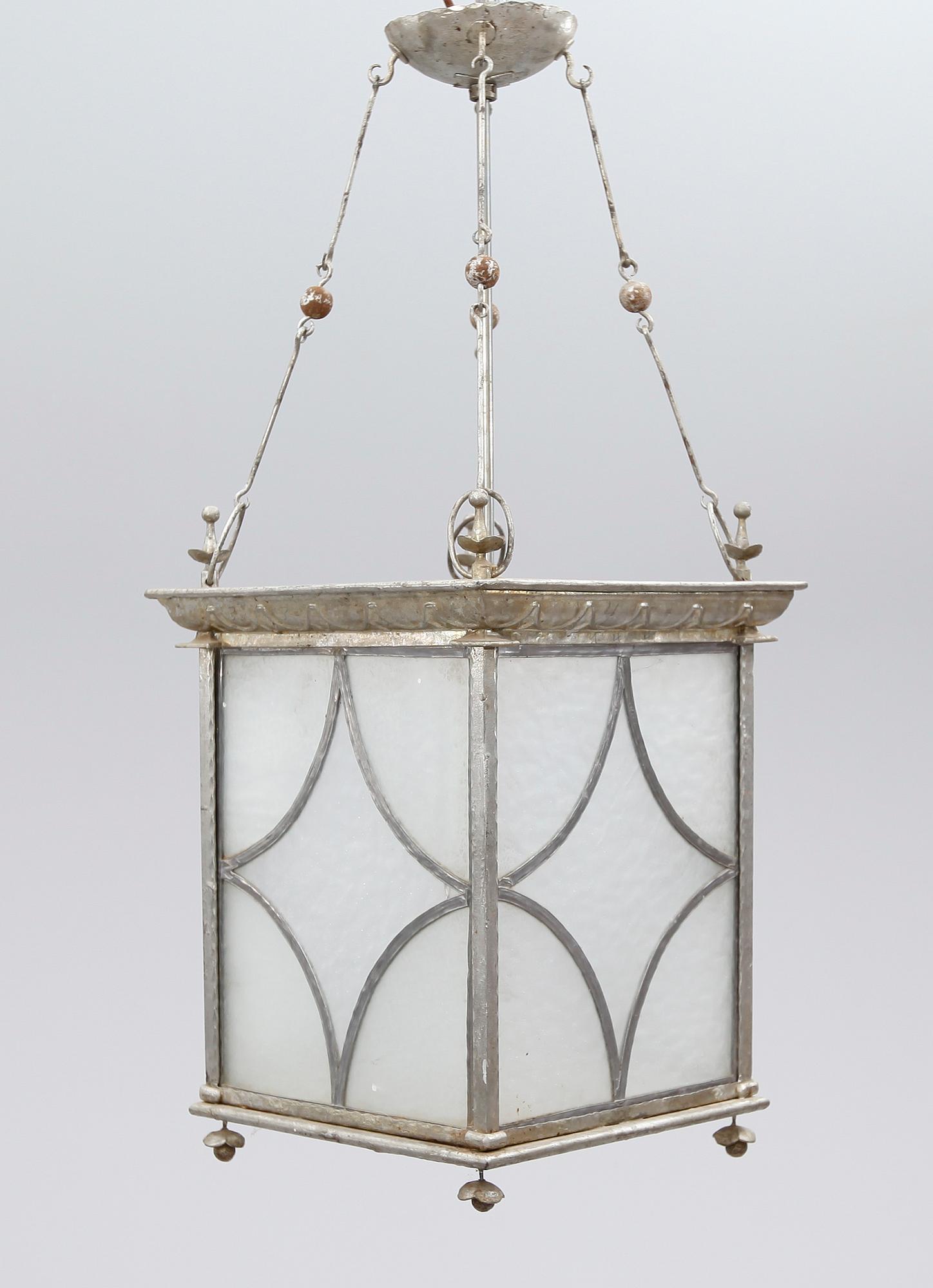 HALLYKTA, 1900-talets första hälft. Höjd ca 46 cm.