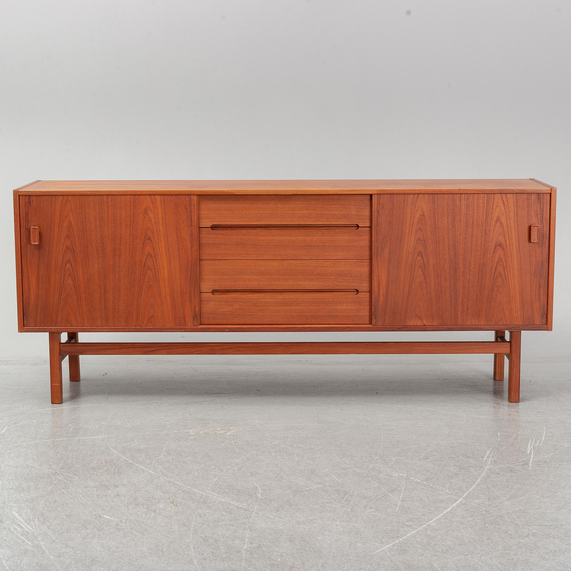 NILS JONSSON, sideboard "Arild", Troeds.