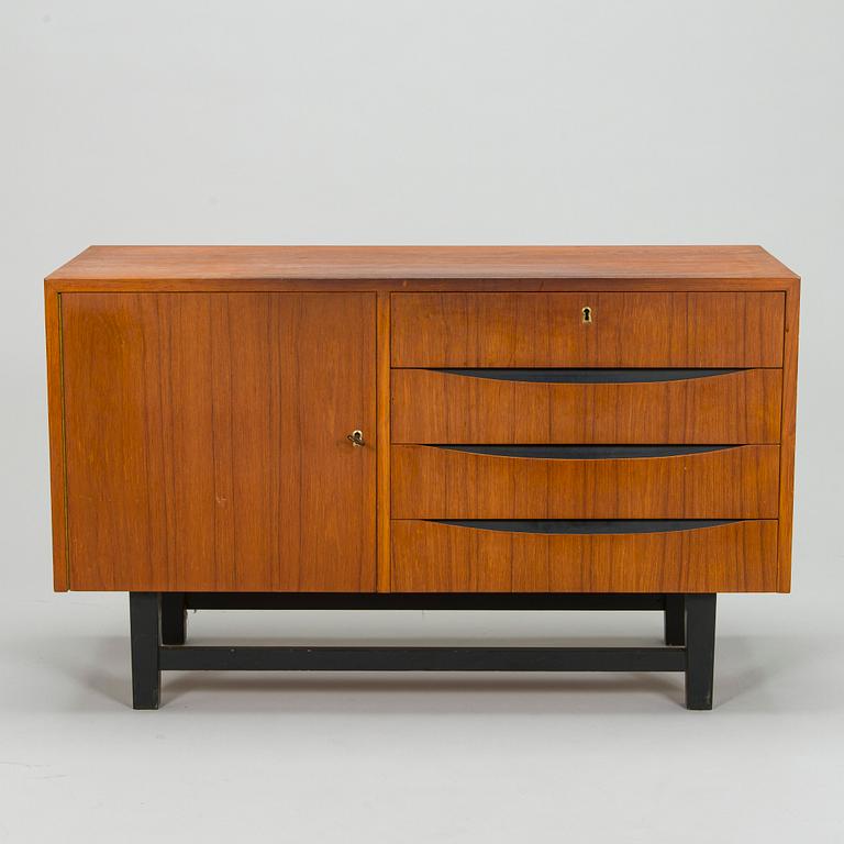 Skänk 1900-talets mitt.