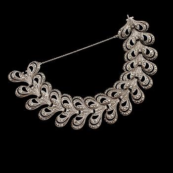 ARMBAND, silver samt markasiter, importstämplad. Vikt 46 g.