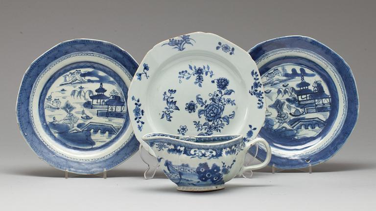 PARTI PORSLIN, 4 delar. Kina, bland annat Qianlong (1736-95).