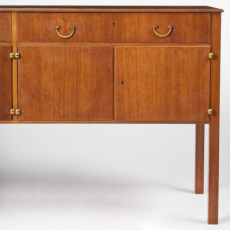 Josef Frank, a mahogany veneered sideboard, Firma Svenskt Tenn, Sweden, mid 20th century.