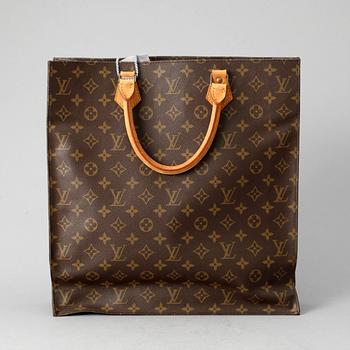 VÄSKA, "Sac plat", Louis Vuitton.