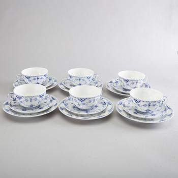 SERVIS 13 dlr Musselmalet helblonde och halvblonde Royal Copenhagen Danmark porslin 1900-talets senare del.