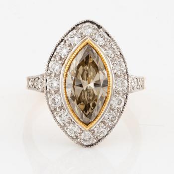 Ring in 18K gold set with a marquise-cut brown diamond and brilliant-cut diamonds.