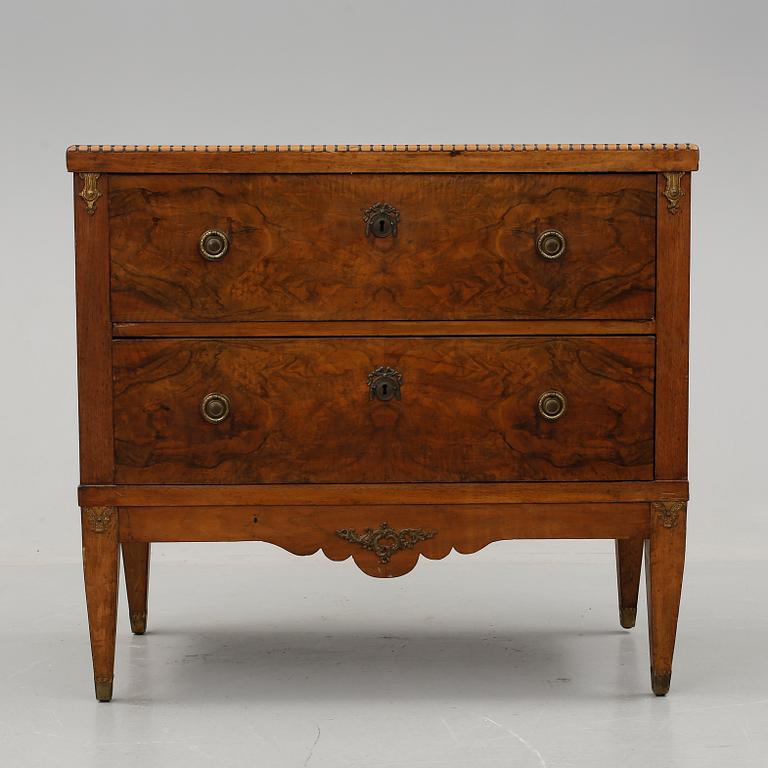 BYRÅ, gustaviansk stil, sent 1800-tal.