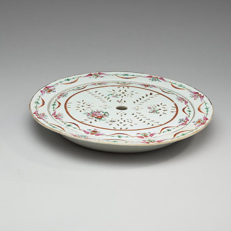 A famille rose dish with a strainer, Qing dynasty, Qianlong (1736-95).