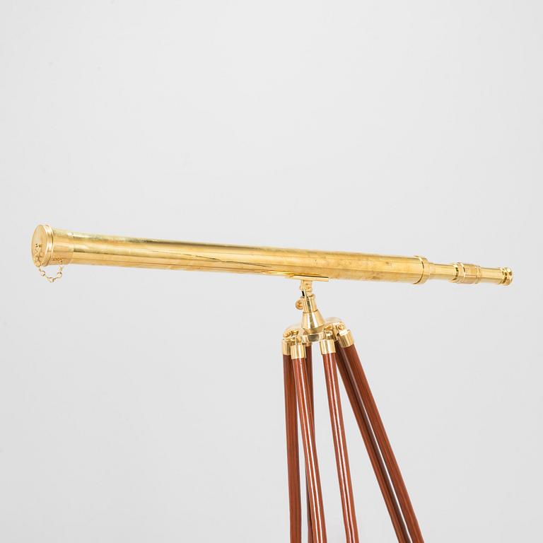 A spotting scope with stand from the latter half of the 20th century.