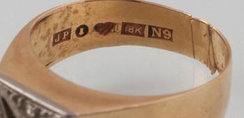 RING, 18K guld med 5 åttkantslipade diamanter, John Pettersson, Stockholm, 1963. Vikt 3,3 gram.
