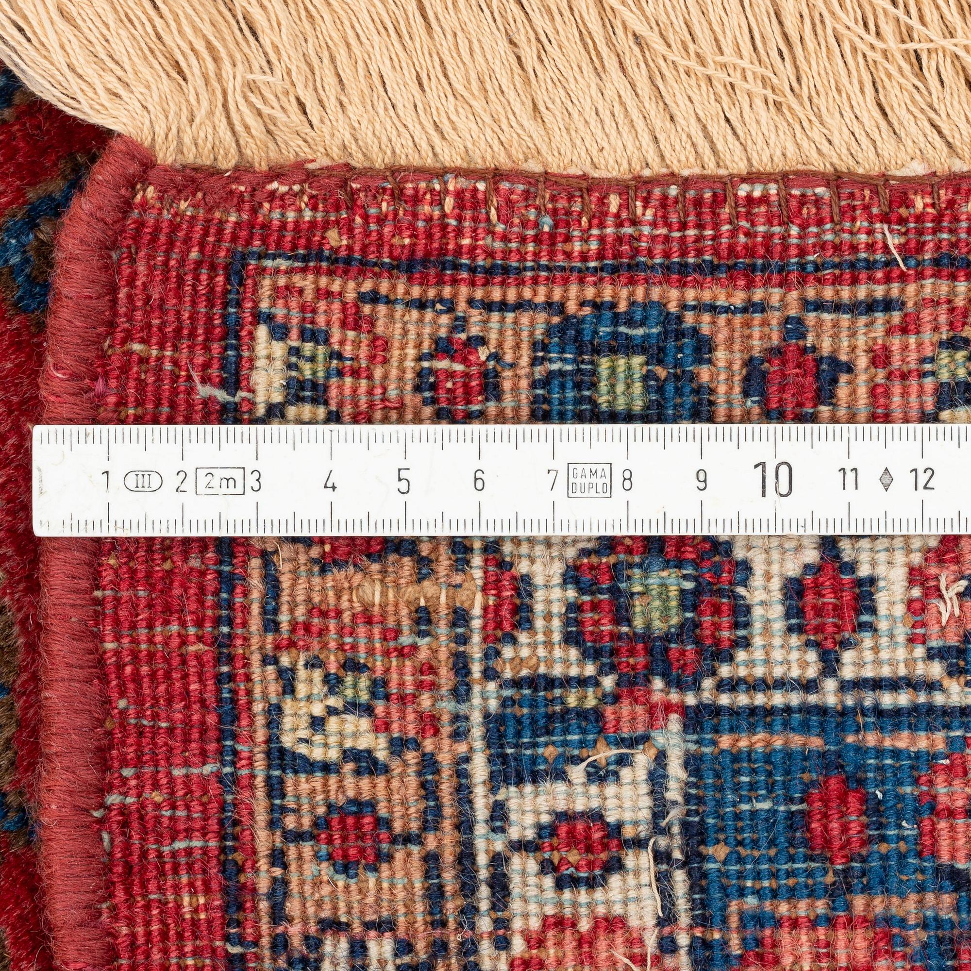 An antique Tabriz carpet, ca 333 x 223 cm.