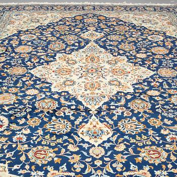 A CARPET, Kashan 452 x 296 cm.