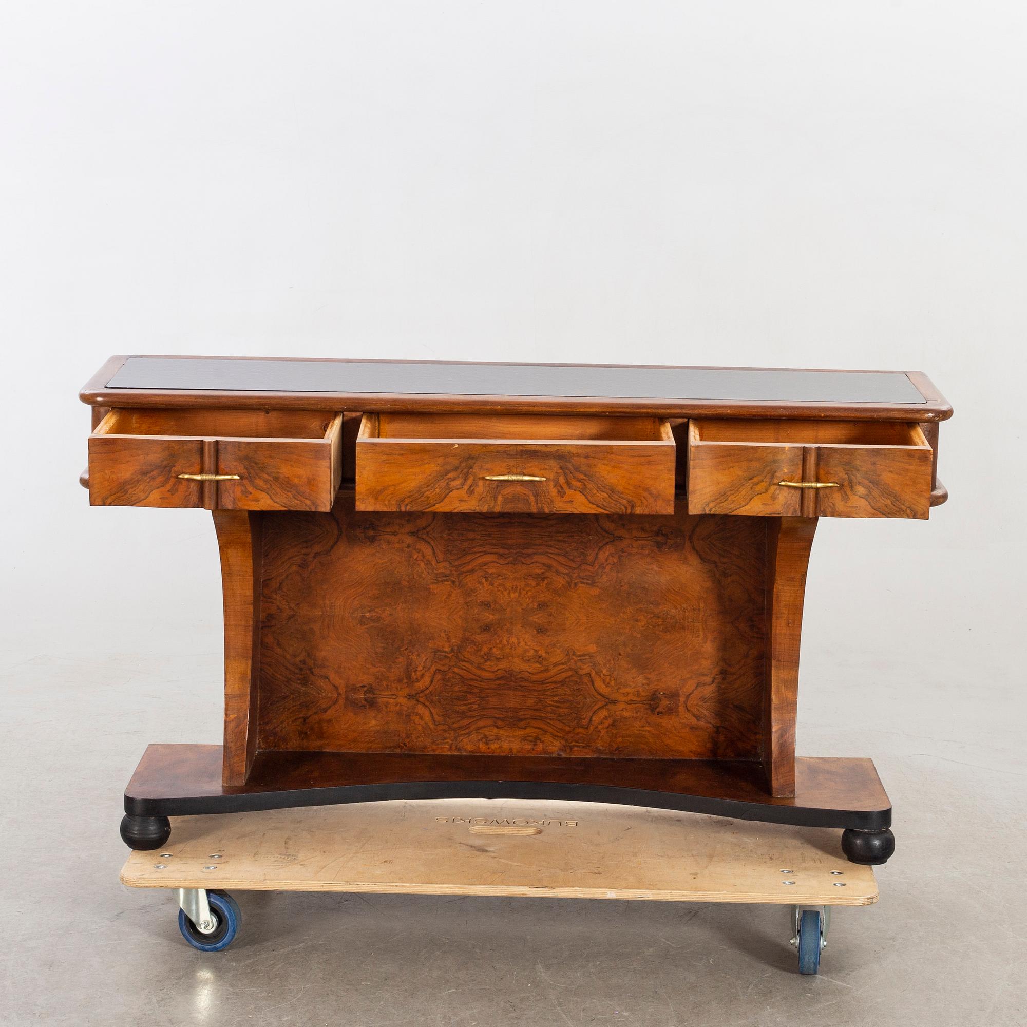 Sideboard, 1900-talets mitt.
