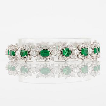A bracelet in 18K white gold with step-cut emeralds and round and navette-shaped brilliant-cut diamonds.