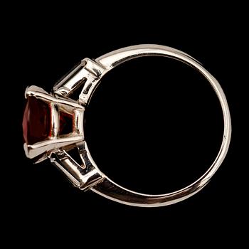 RING, 14 k, orange/röd eldopal 2.4 ct.