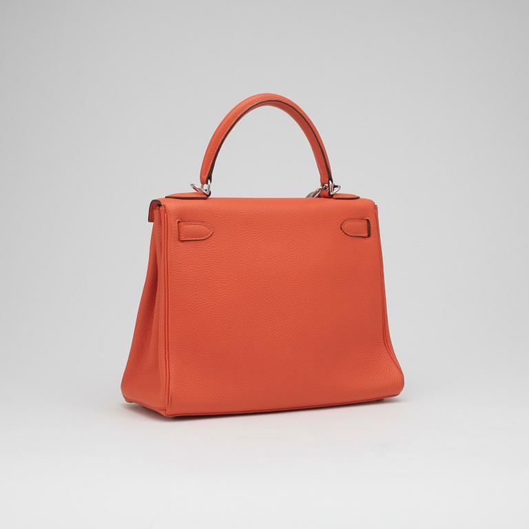 HERMÈS, a orange Togo leather "Kelly" handbag.