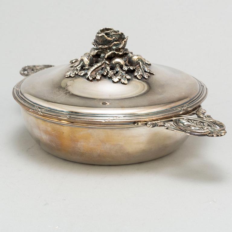 A French late 19th / early 20th century silver equelle and cover. Louis XVI-style.