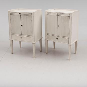 SÄNGBORD, 1 par, gustaviansk stil, 1900-talets andra hälft.