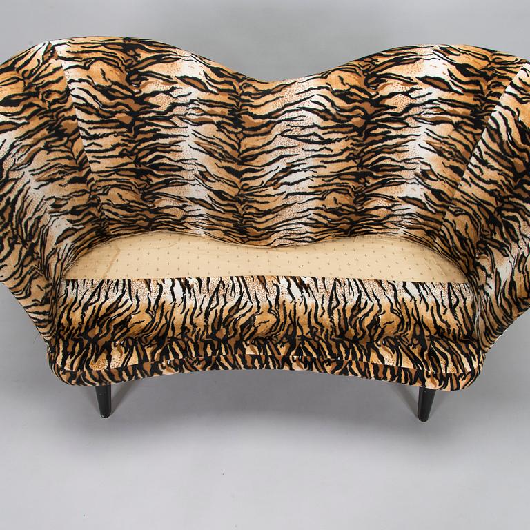 Olof Ottelin, soffa "Duetto" Kervo Snickerifabrik, Stockmann, 1900-talets mitt.