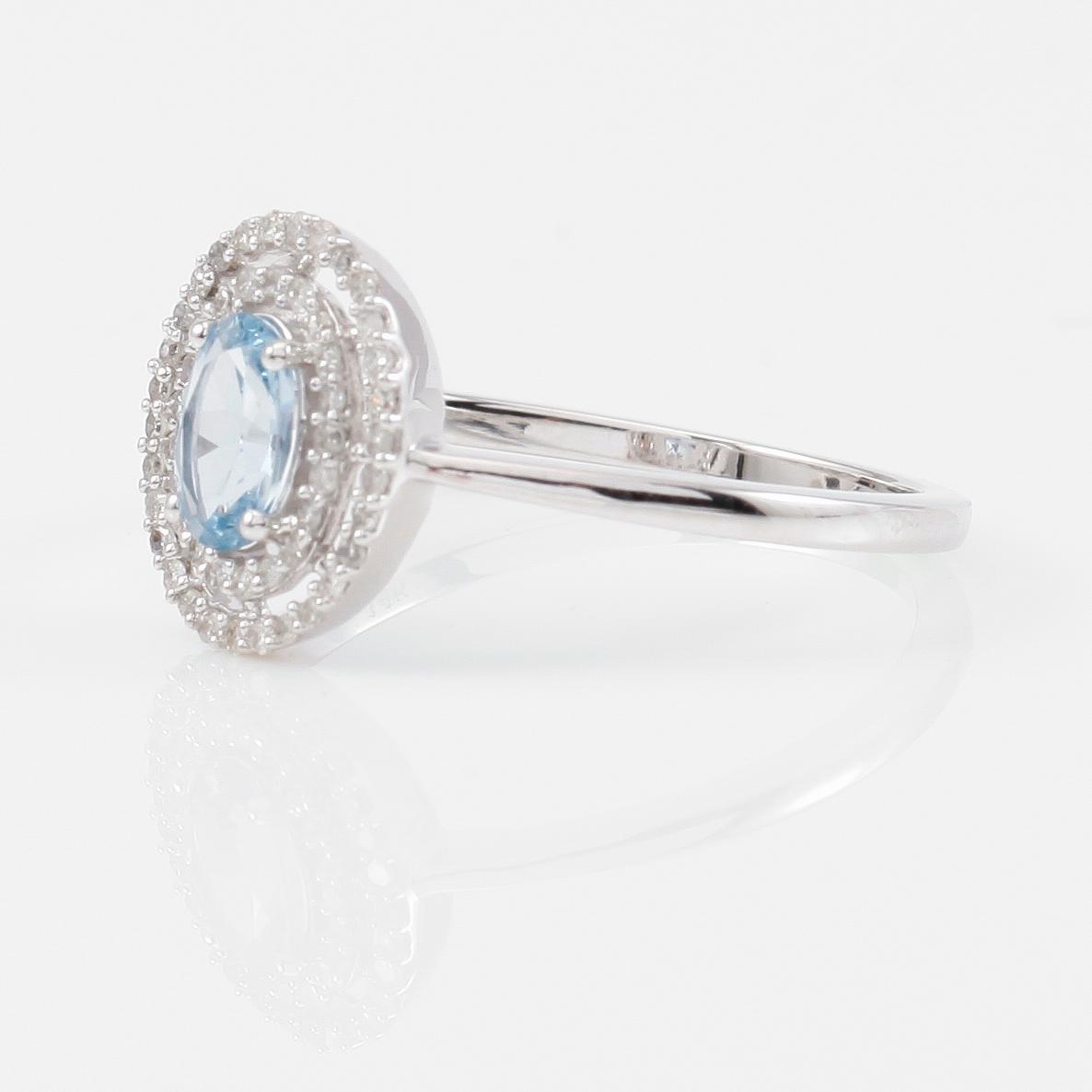 RING, 14K vitguld, akvamarin ca 0.50 ct. och diamanter tot ca 0.17 ct.