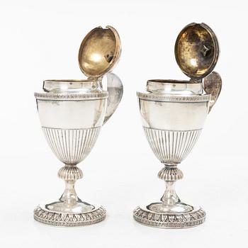 Magnus Fryberg, sockerskålar med fällock, ett par, silver, (verksam 1817-1834 (41)) Jönköping. Empire.