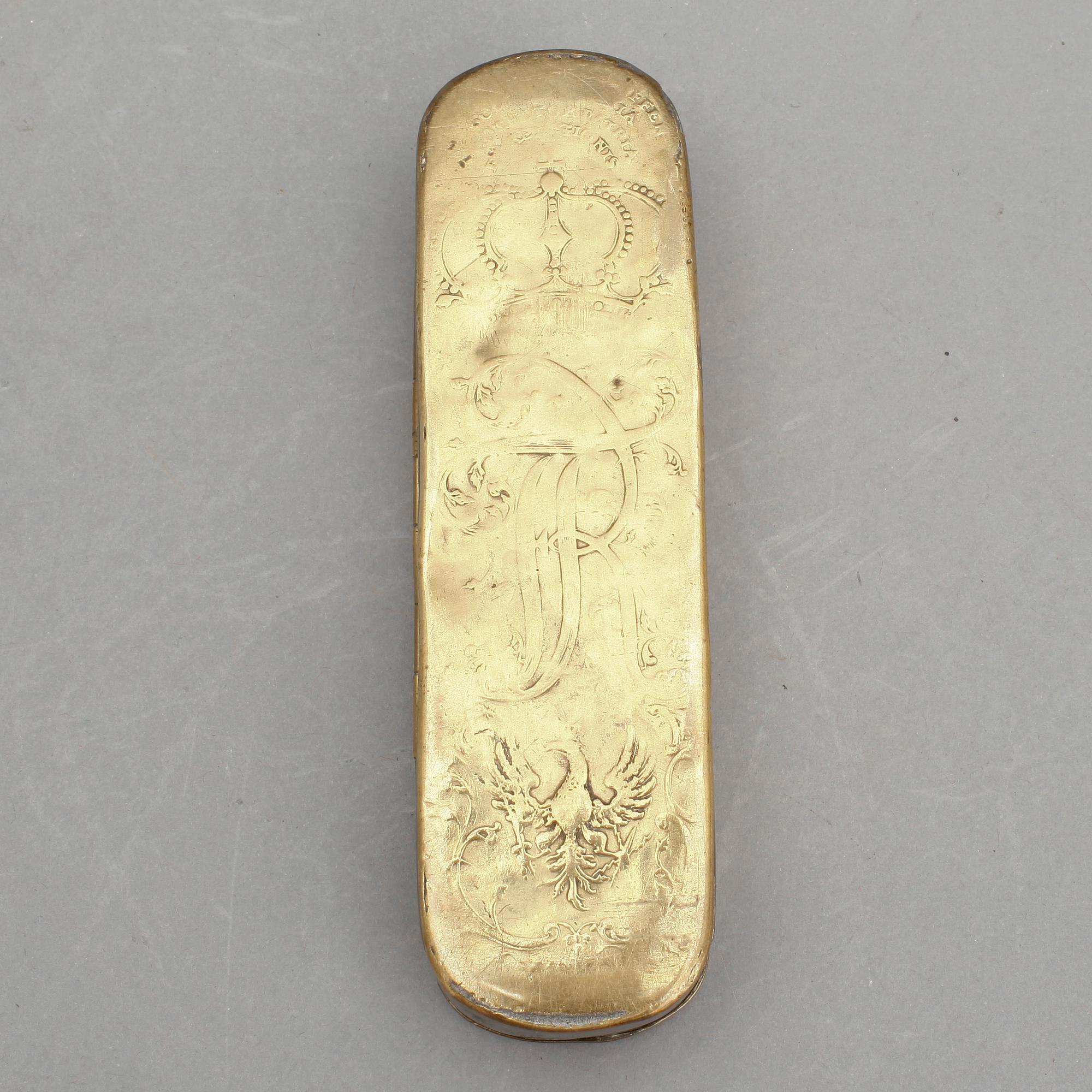 TOBAKSDOSA, mässing, daterad 1769.