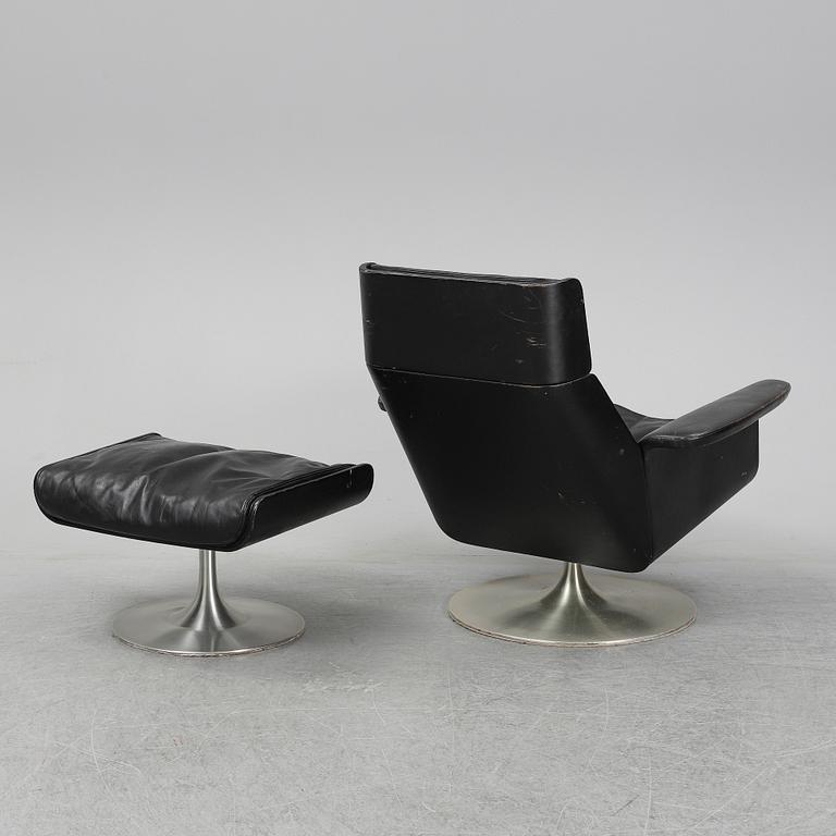 FÅTÖLJ med fotpall, 1960-tal, troligen Finland.