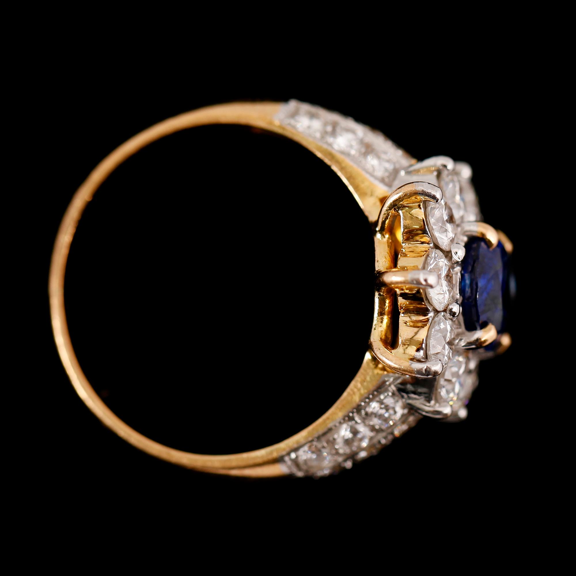 RING, 18 k guld, safir 1.67 ct, briljantslipade diamanter tot 1.87 ct.