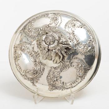 A pair of French silver tureens, circa 1900.