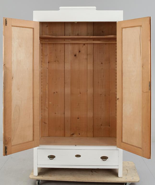 KLÄDSKÅP, 1900-talets början.