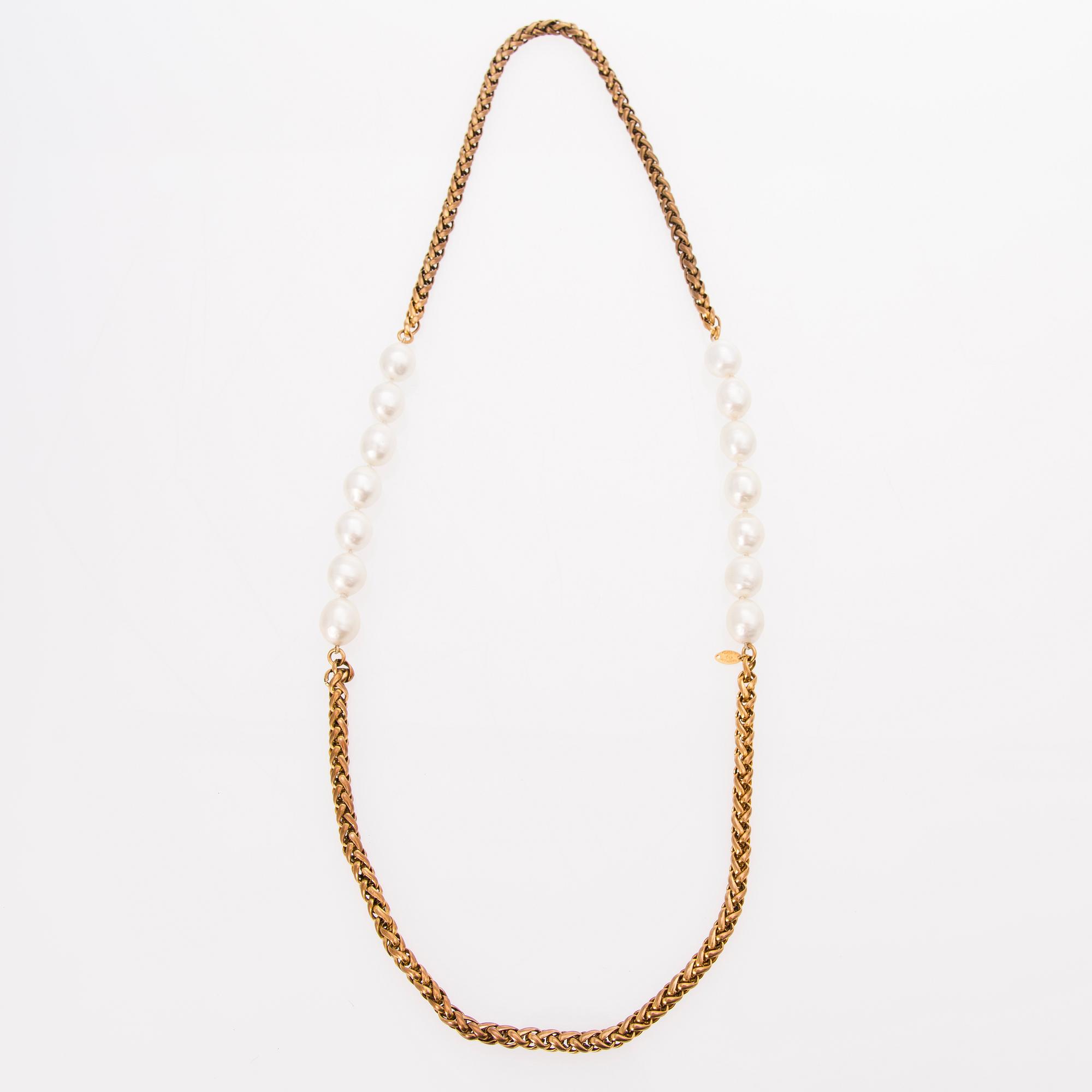A 1980s Chain and Pearls Necklace.