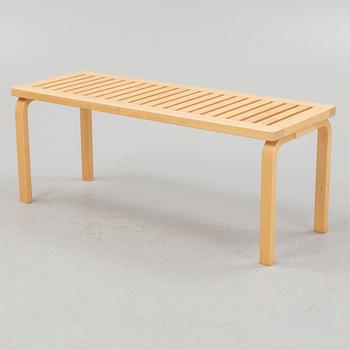 Alvar Aalto, bänk, modell 153A, Artek, Finland.