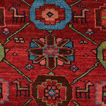 A CARPET, a semi-antique Bidjar kelly, ca 346 x 151 cm (as well as the ends have 1 and 1,5 cm flat weave).