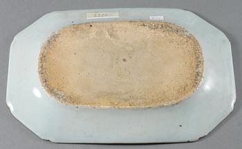 TALLRIKAR, 4 st, djupa, samt UNDERFAT, porslin, Kina, 1700-tal.