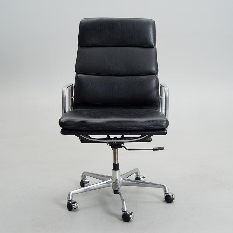 KIRJOITUSPÖYDÄNTUOLI,  "Una Executive", ICF, ItaliA, 2000-luku.