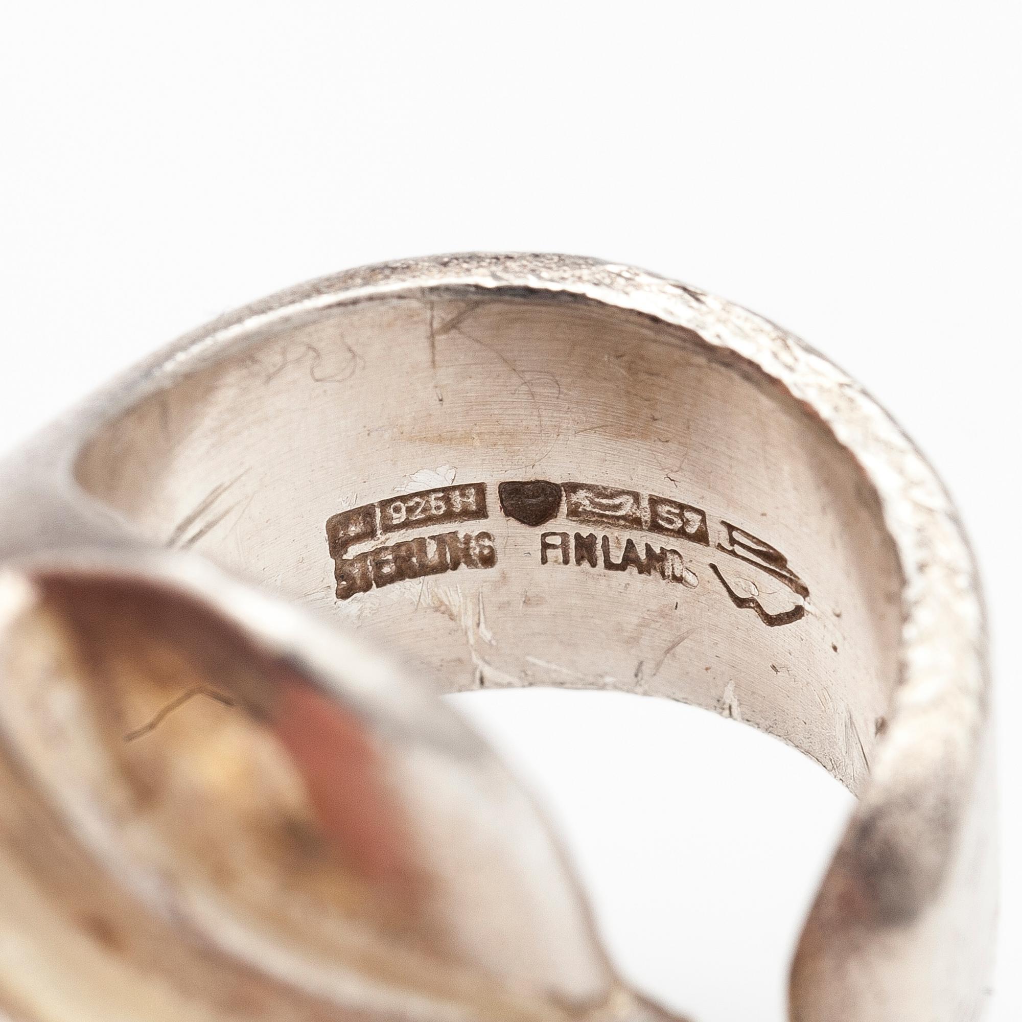 BJÖRN WECKSTRÖM, RING "Jaaras hjälm", sterling silver och akryl. Lapponia 1971.