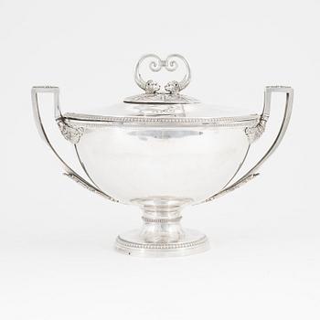 A French empire silver bowl with handle and lid, Paris 1809-19.