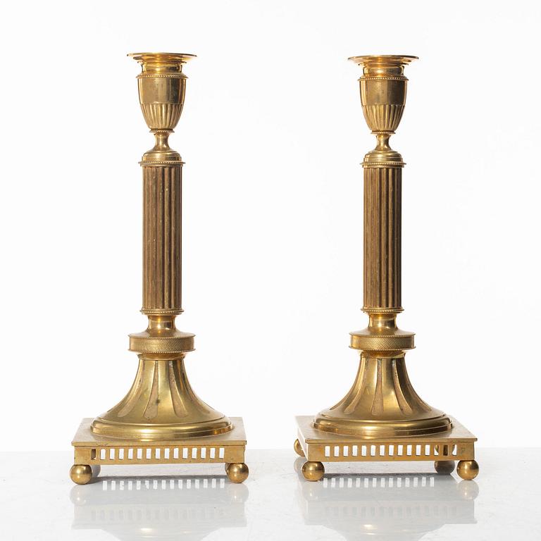 Ljusstakar, ett par, mässing, modell nr 71, Skultuna Messingsbruk, 1900-talets första hälft.