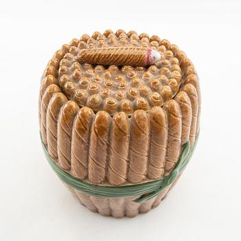 Tobaksburk Höganäs omkring 1900 glaserat lergods.