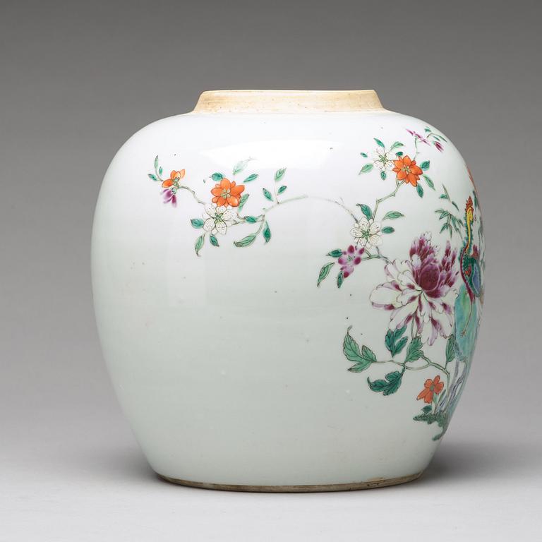 A famille rose jar, Qing dynasty, Qianlong (1736-95).