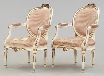 KARMSTOLAR, ett par, gustaviansk stil, 1900-talets första hälft.